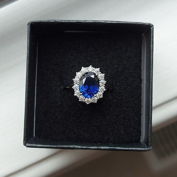2.68 Carat Swiss Sapphire Sterling Silver  ring - Picture 4 of 11